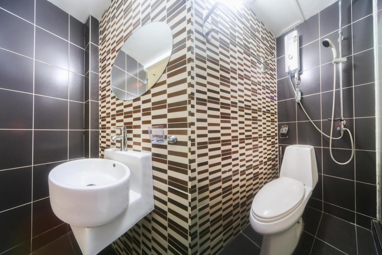 Oyo 777 Epal Hotel Кота-Кинабалу Экстерьер фото